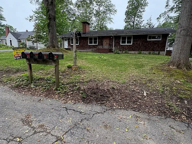 3 bedroom 3 bath in Spartanburg with Lots of Space Workshop in the garage!! — Photo 20