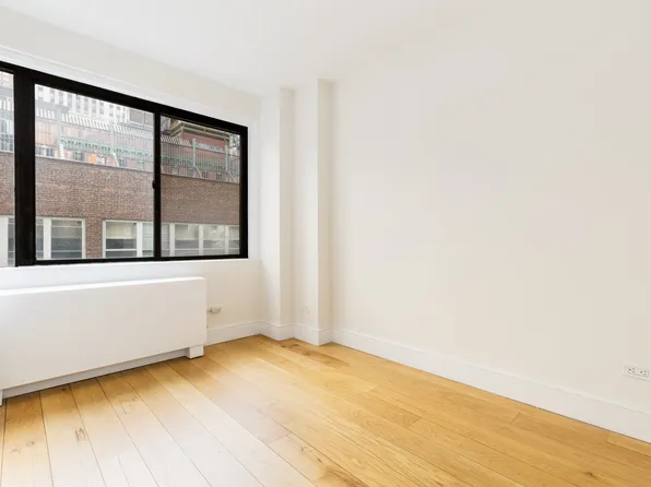 230 East 44th Street image 5 of 8