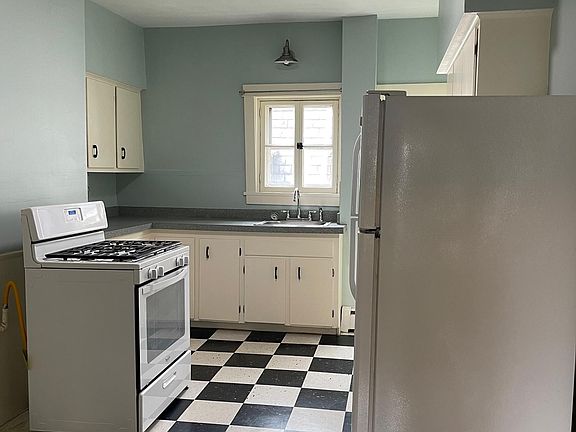 5th image of 41 Chapin Ave #4