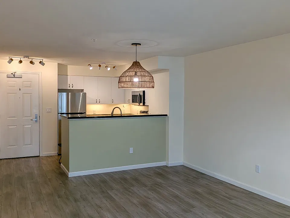 8100 Oceanview Ter #301