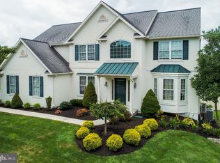 6 Horseshoe Dr, Morgantown, PA 19543