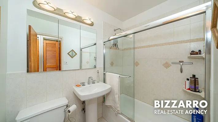 Bathroom, photo 1