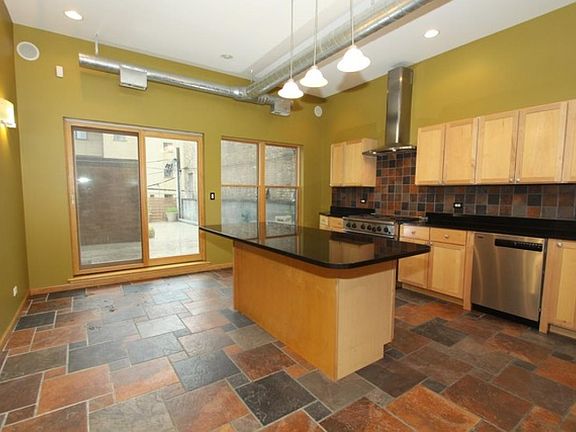 4th image of 6133 N Northwest Hwy #2