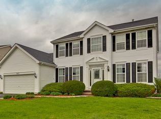 1615 S Falcon Dr, Libertyville, IL 60048
