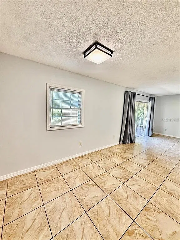 2 bed, 1.0 bath, 891 sqft, $1,600 — Photo 2