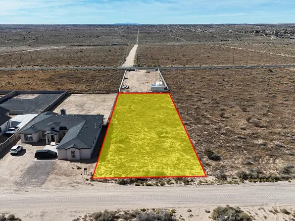 633 1st St NE, Rio Rancho, NM 87124