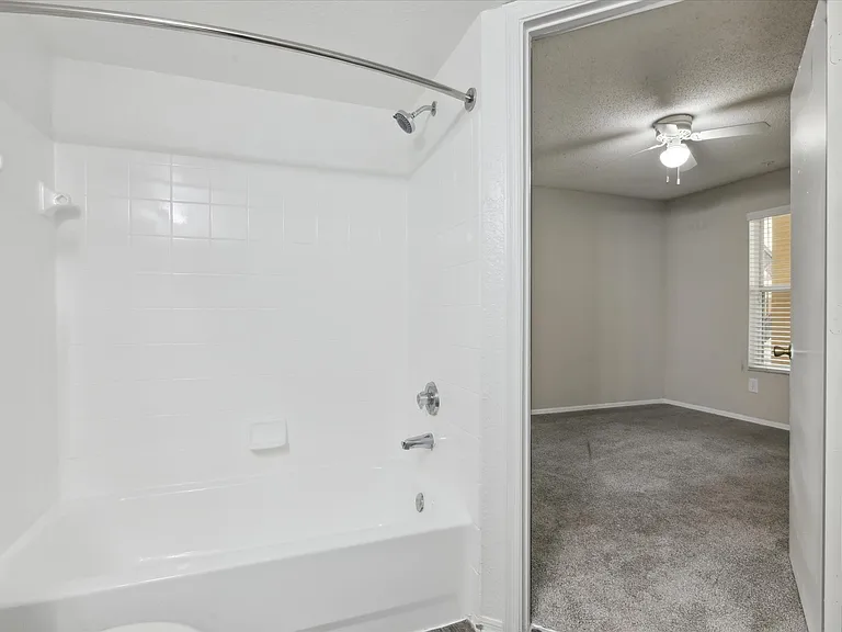1 Bedroom - 1 Bed / 1 Bath - 709 Sq.Ft.