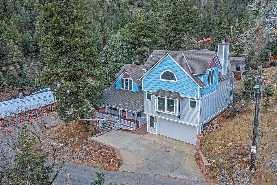 5 bed, 2400 sqft, $3,250 — Photo 2