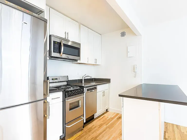434 W 19th St #3C — Photo 3