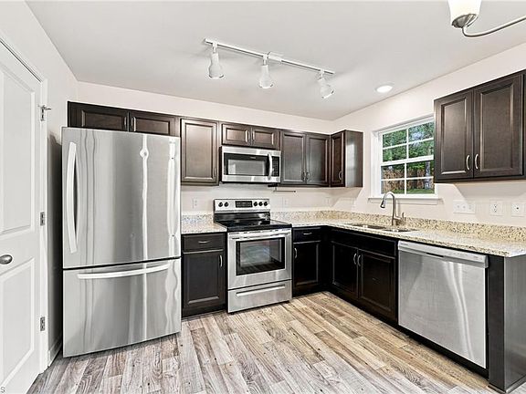 3rd image of 1950 Skycrest Dr
