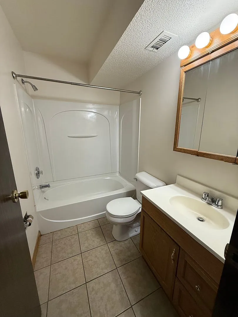 Two bedroom available in Millcreek — Photo 3