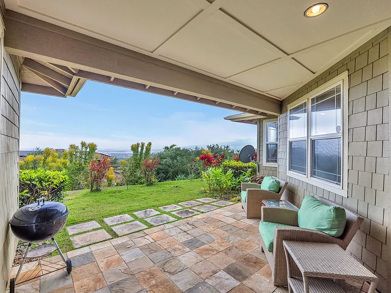 107 Kinohi Loa St — Photo 3