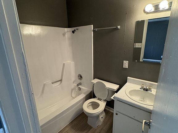 4th image of 420 N Gilmer St #4