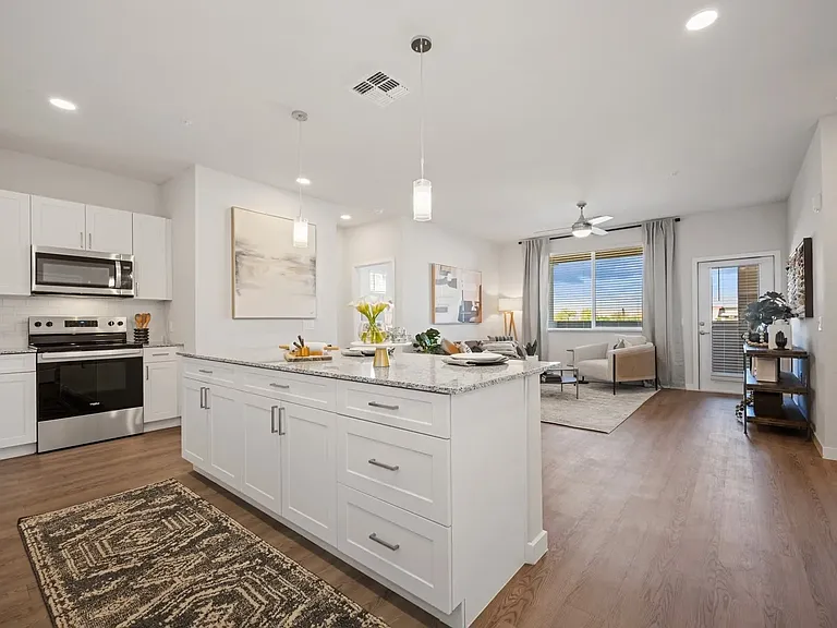 Longbow Luxury Apartments — Photo 39