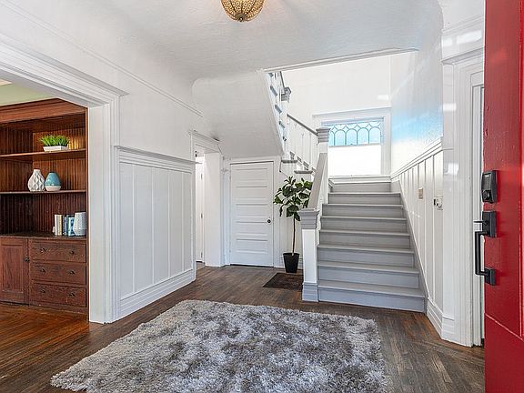 Open and Bright Foyer