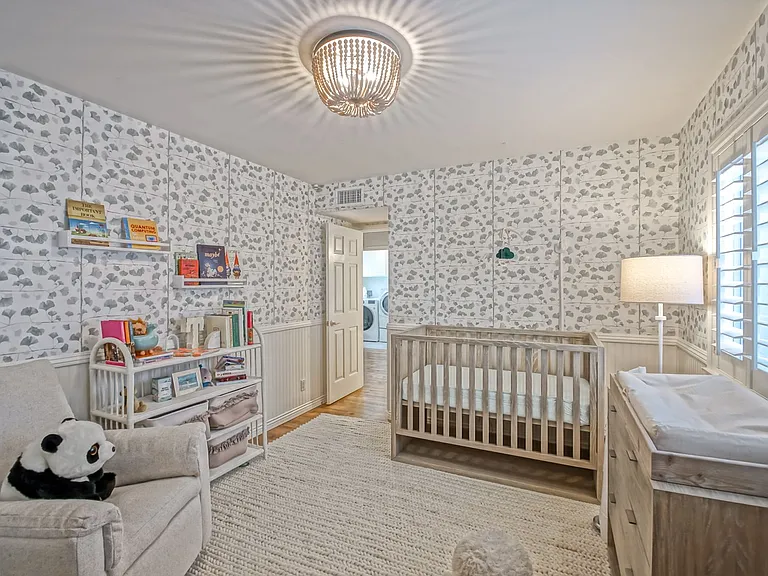 1543 Stanford Ave — Photo 32
