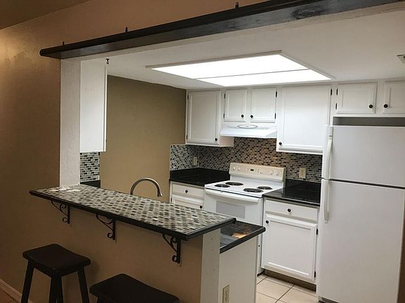 Updated Kitchen w/ Glass Mosaic Back Splash