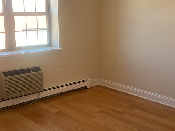 5th image of 51 Davis Ave APT 3B