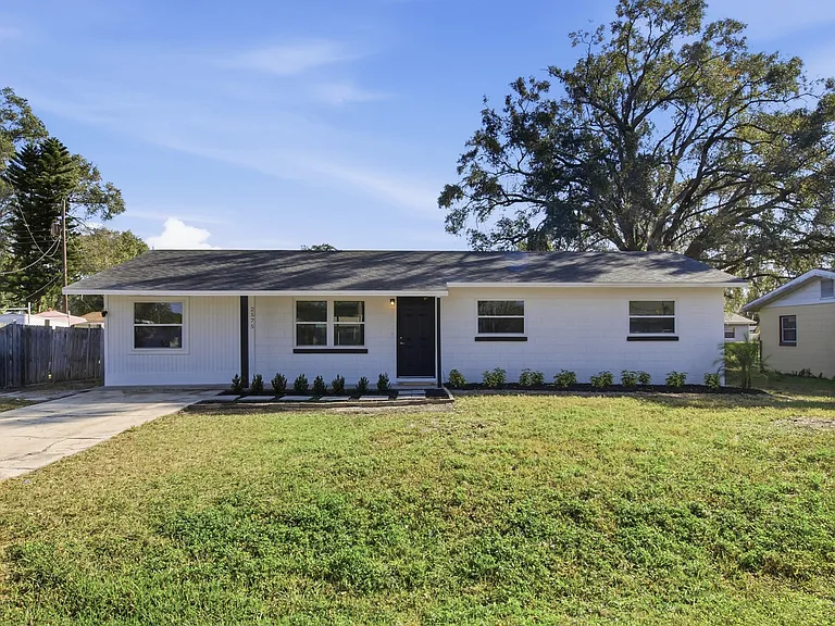 2575 Edmond Cir — Photo 16