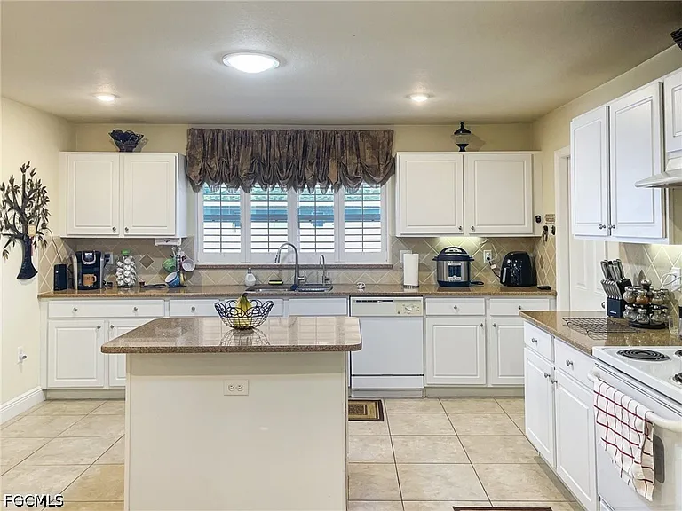 1817 SW 22nd Ln — Photo 7