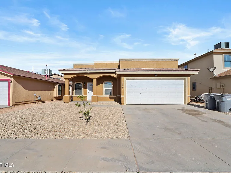 3269 Maple Point Dr — Photo 2