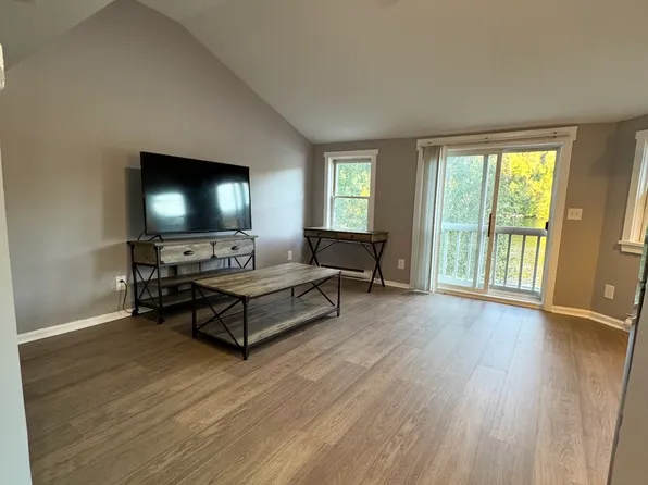 205 Lakemere Dr #1, Southbury, CT 06488