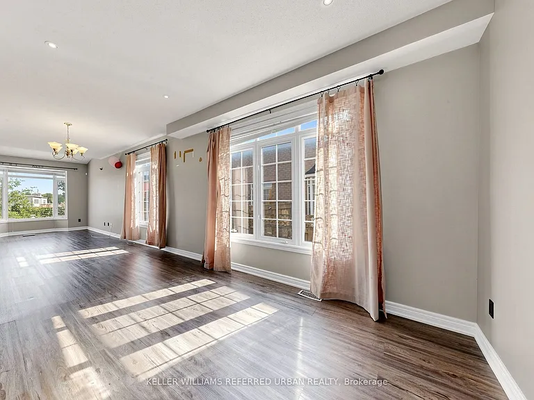 45 Cameo Dr — Photo 3