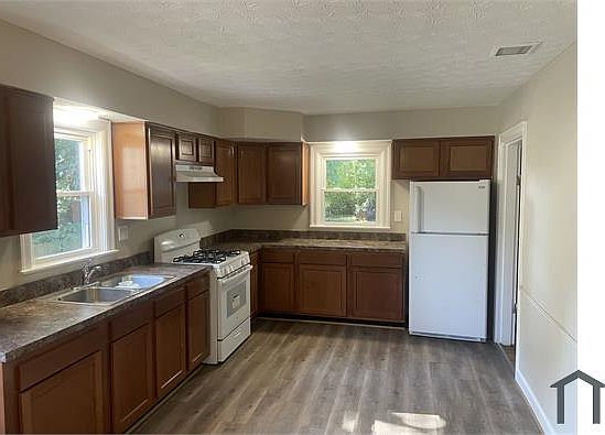 3rd image of 3804 Parker Ave