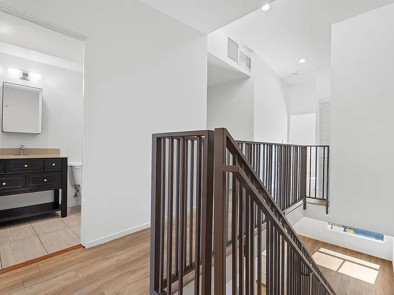 Echo Designer Loft Apartments — Photo 20