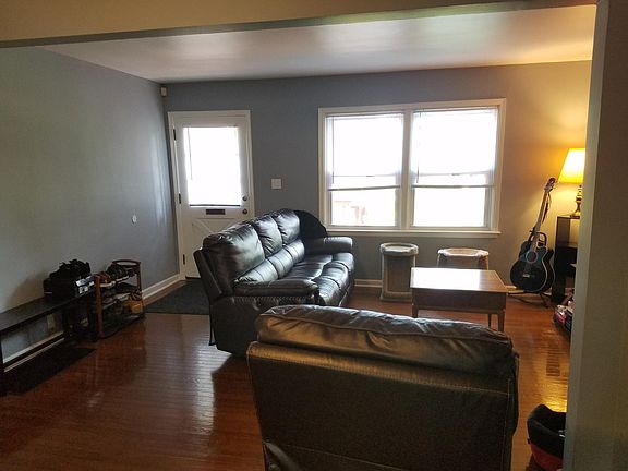 3rd image of 1060 E Mills Ave