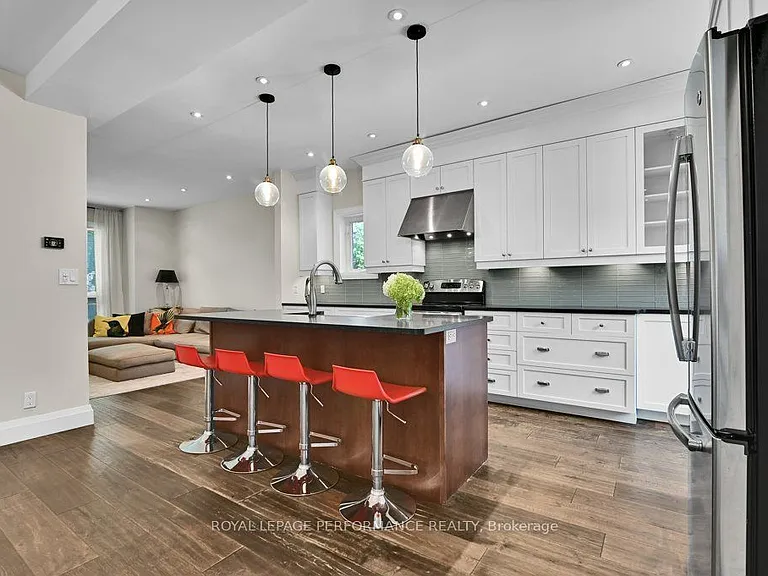 168 Stewart St W — Photo 13