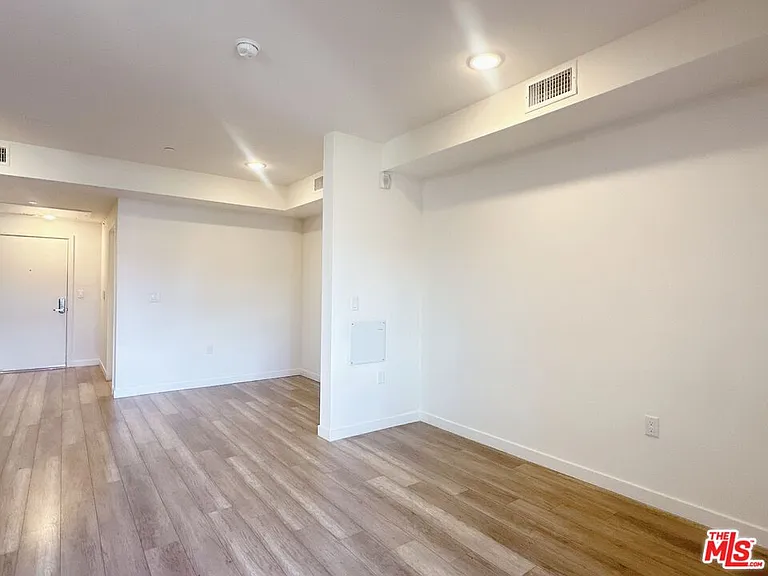 1025 S Berendo St #504 — Photo 9