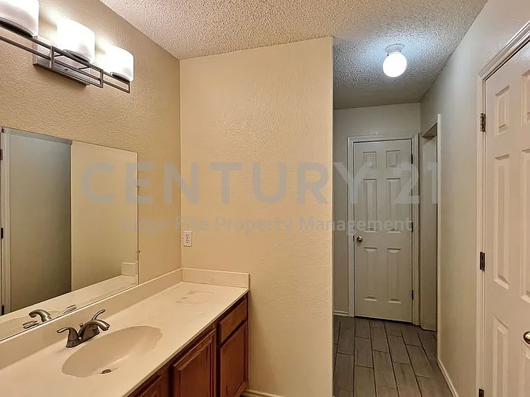 609 Blueberry Hill Ln — Photo 11