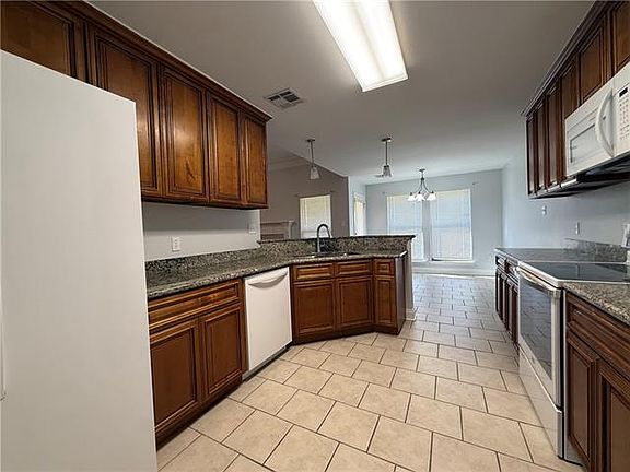 4th image of 105 Magnolia Manor Blvd