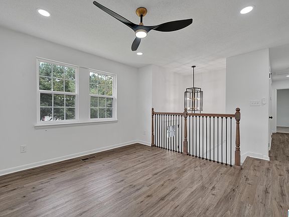 4th image of 413 Debby Ln