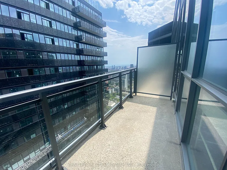 45 Charles St E #5310 — Photo 4