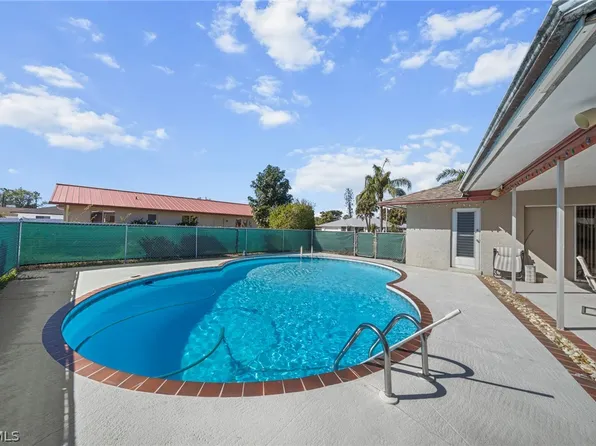 2172 Lochmoor Cir, North Fort Myers, FL 33903