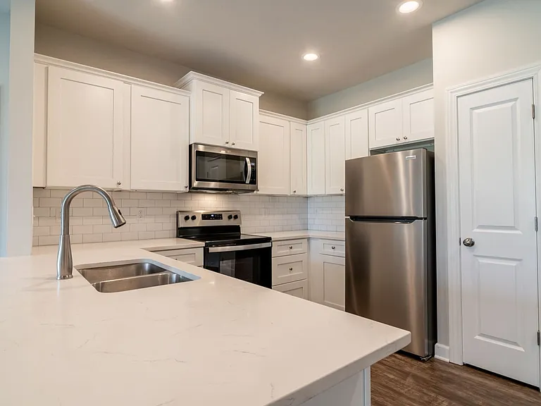 West Village Villas and Apartments — Photo 40