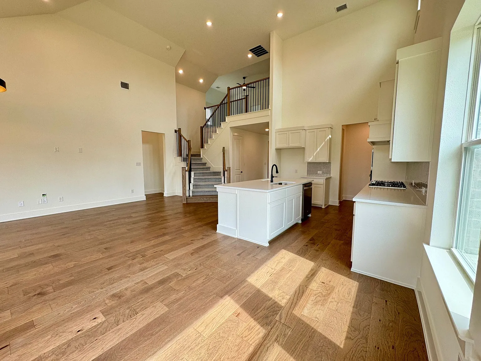 6 bed, 3200 sqft, $5,000 — Photo 3