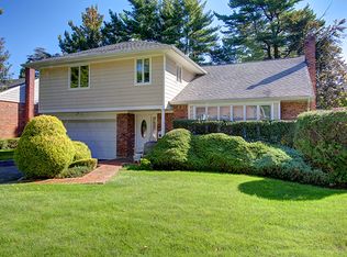 169 Dogwood Rd, Roslyn, NY 11576