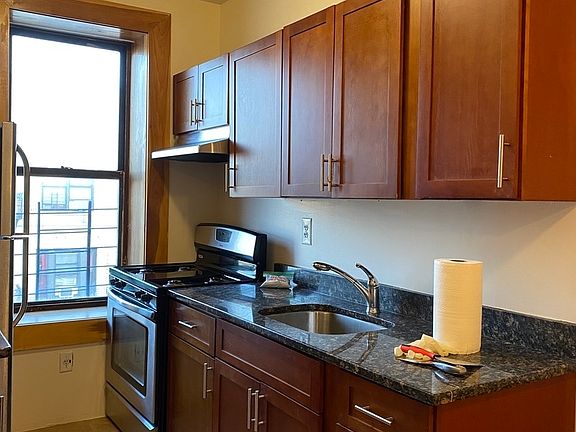 4th image of 580 E 22nd St #20