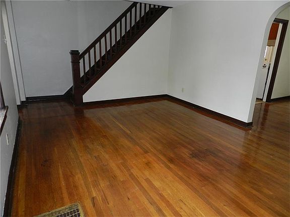 4th image of 1532 Rockland Ave