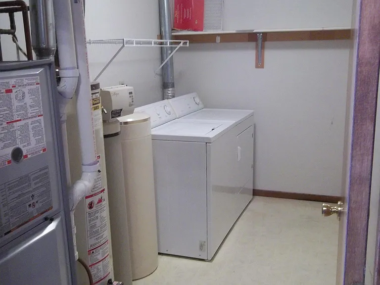 926 Larson Dr #926 — Photo 5