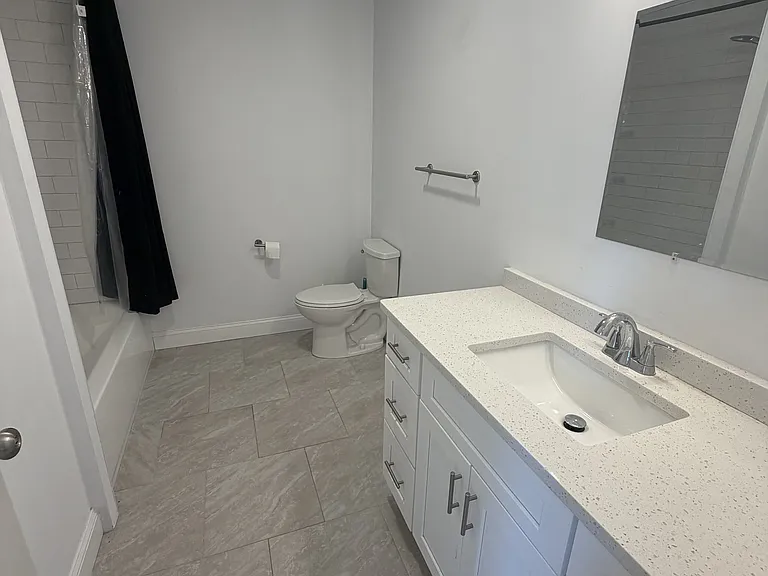 105 William St #306 — Photo 4