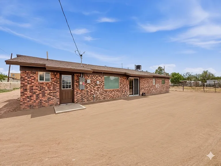 565 Gallagher St — Photo 34