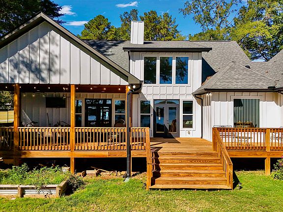 5th image of 555 Mountain View Dr