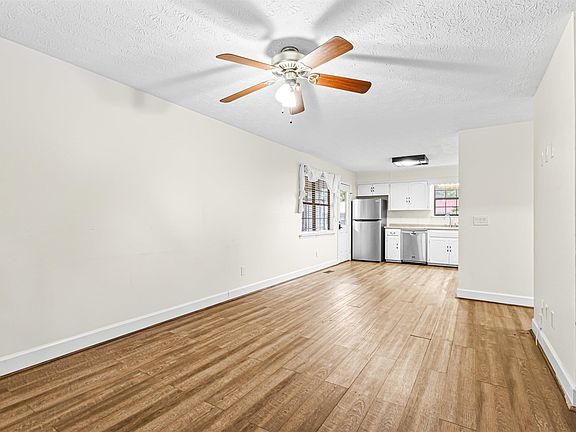 5th image of 601 Mountain St NE