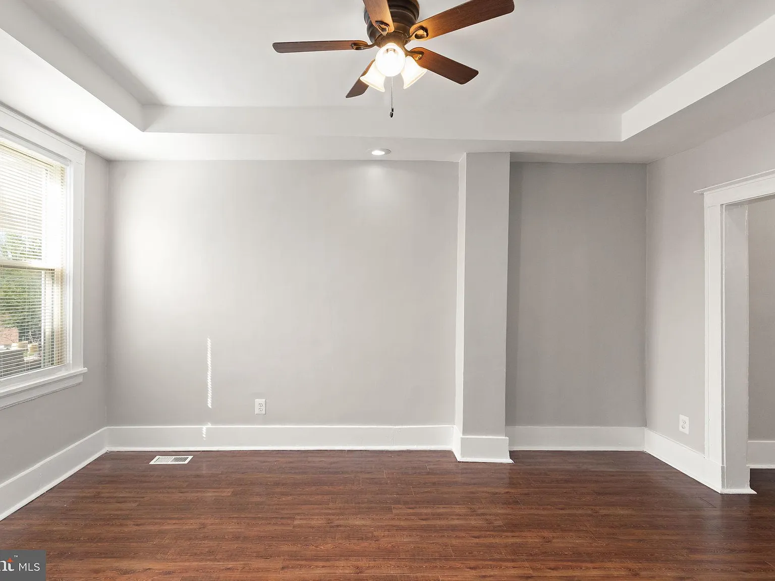3 bed, 2.0 bath, 1664 sqft, $2,200 — Photo 2