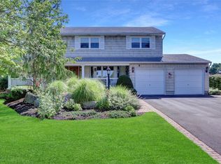 5 Zinnia Ct, Commack, NY 11725