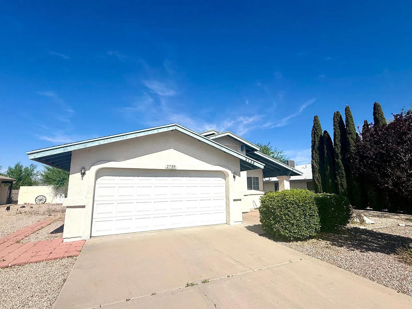 Spacious 3BR Cul-de-Sac Home with Bonus Room, New Carpet & Split Floor Plan! — Photo 2